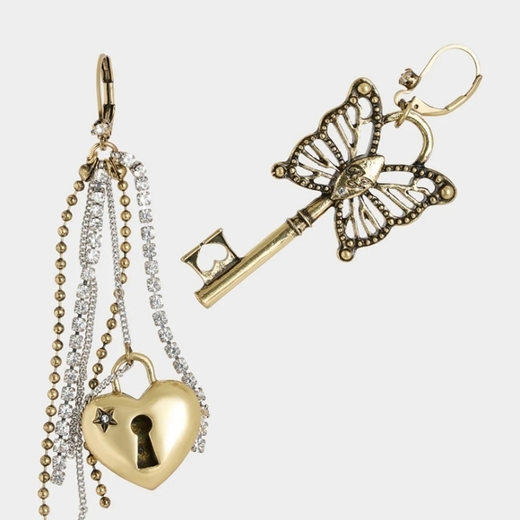 🦋 🔑 Betsey Johnson Boho Butterfly Key Fringe Mismatched Earrings 🦋 - Picture 4 of 5